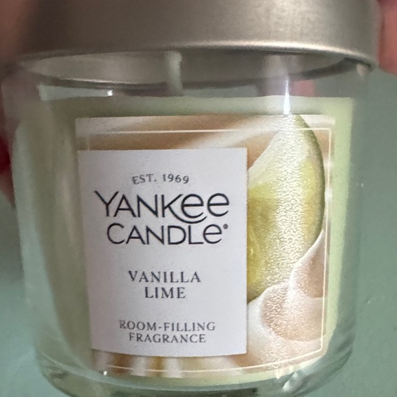 Yankee Candle Vanilla Lime - Light Green with Silver Lid - Picture 3 of 4